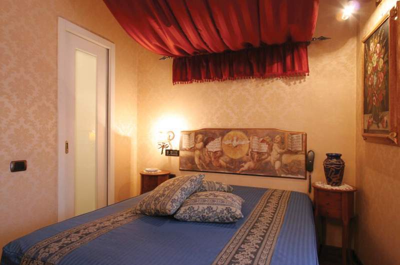 Ferien im Hotel Suite Ares Napoli - hier günstig online buchen