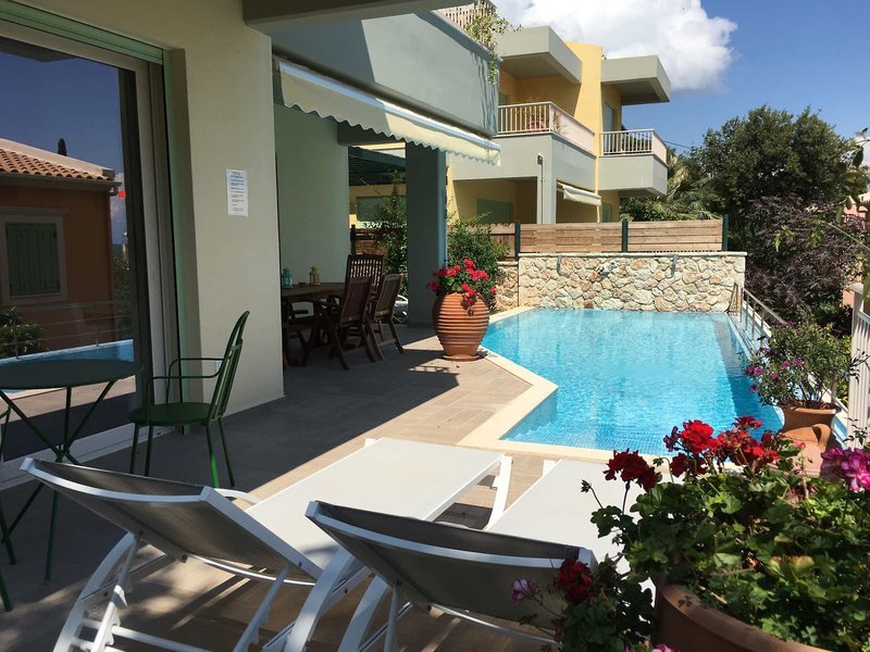 Ferien im La Riviera Barbati Seaside Luxurious Apartments & Villas - hier günstig online buchen